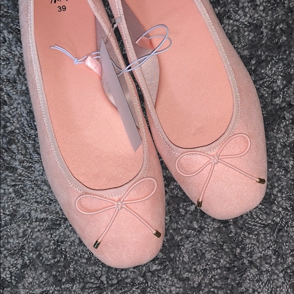 Shoes - Picture 2 of 5
